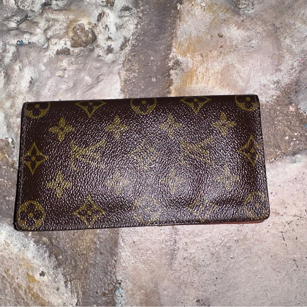 SOLD!! AUTHENTIC Louis Vuitton long flip Monogram Wallet